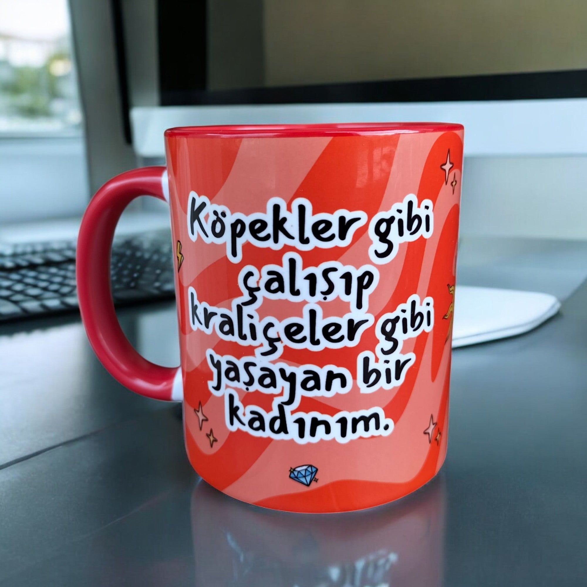 Köpekler Gibi Çalışıp, Kraliçeler Gibi Kaliteli Porselen Kupa Bardak